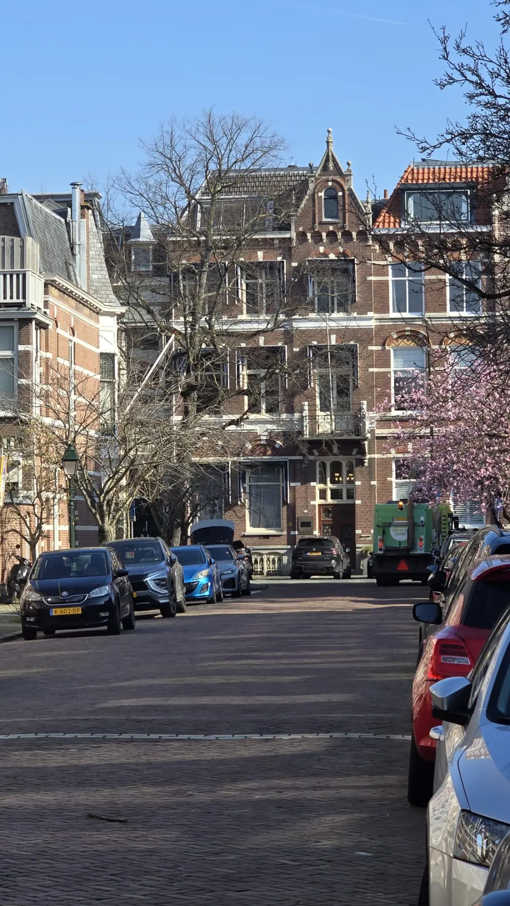 Het pand gezien vanuit de zijstraat